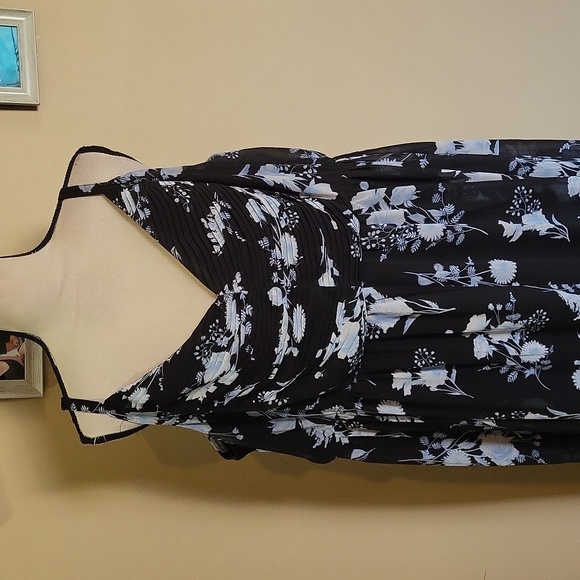 Torrid Dress 🤍 - Picture 4 of 13